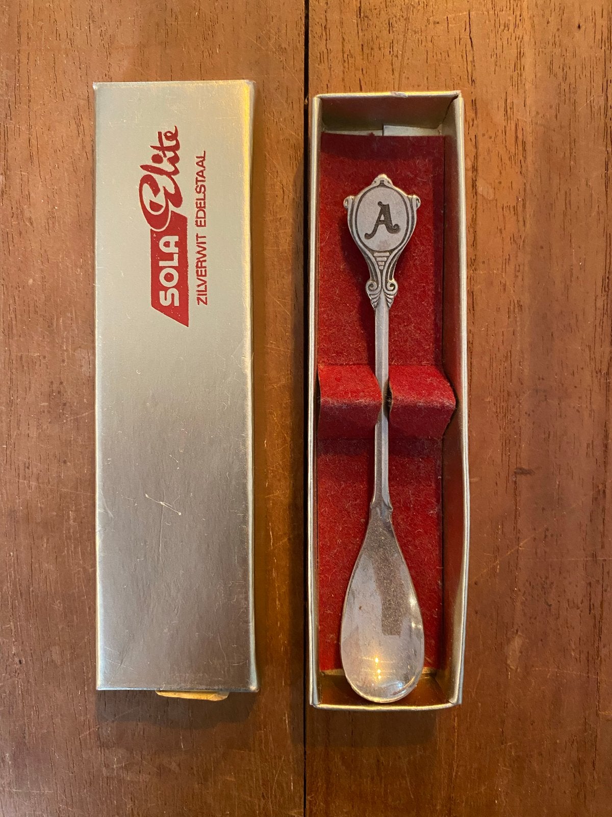 Vintage Sola Elite theelepel met letter 'A' in doosje, Antiek en Kunst, Ophalen of Verzenden