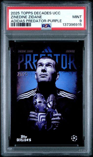 Topps Decades Adidas Predator Zinedine Zidane purple / 25, Ophalen of Verzenden, Nieuw, Buitenlandse clubs, Spelerskaart