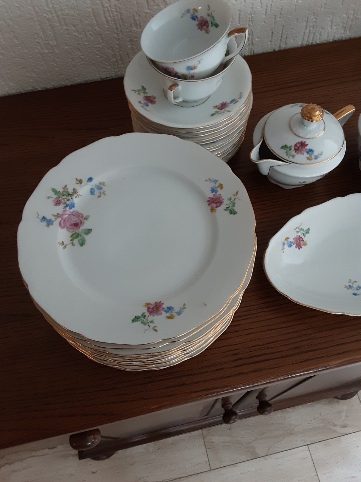 Vintage porseleinen ontbijtservies met bloemmotief en gouden, Ophalen