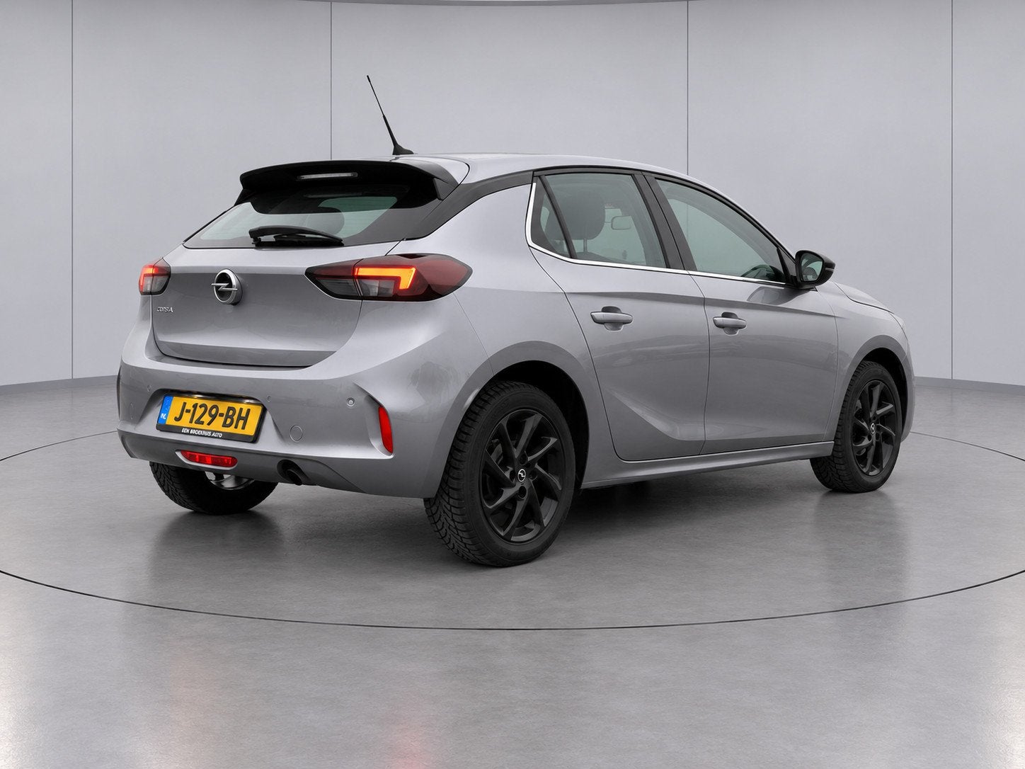 Opel Corsa 1.2 Elegance/NAVI/CARPLAY/DIGI DASH, Auto's, Voorwielaandrijving, Dealer onderhouden, 1199 cc, Leder en Stof