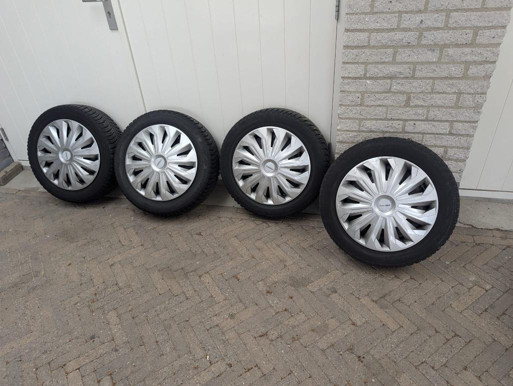 Nissan Micra winterbanden 195/55 R16 Bridgestone op velg, Ophalen, Gebruikt, 16 inch, Banden en Velgen
