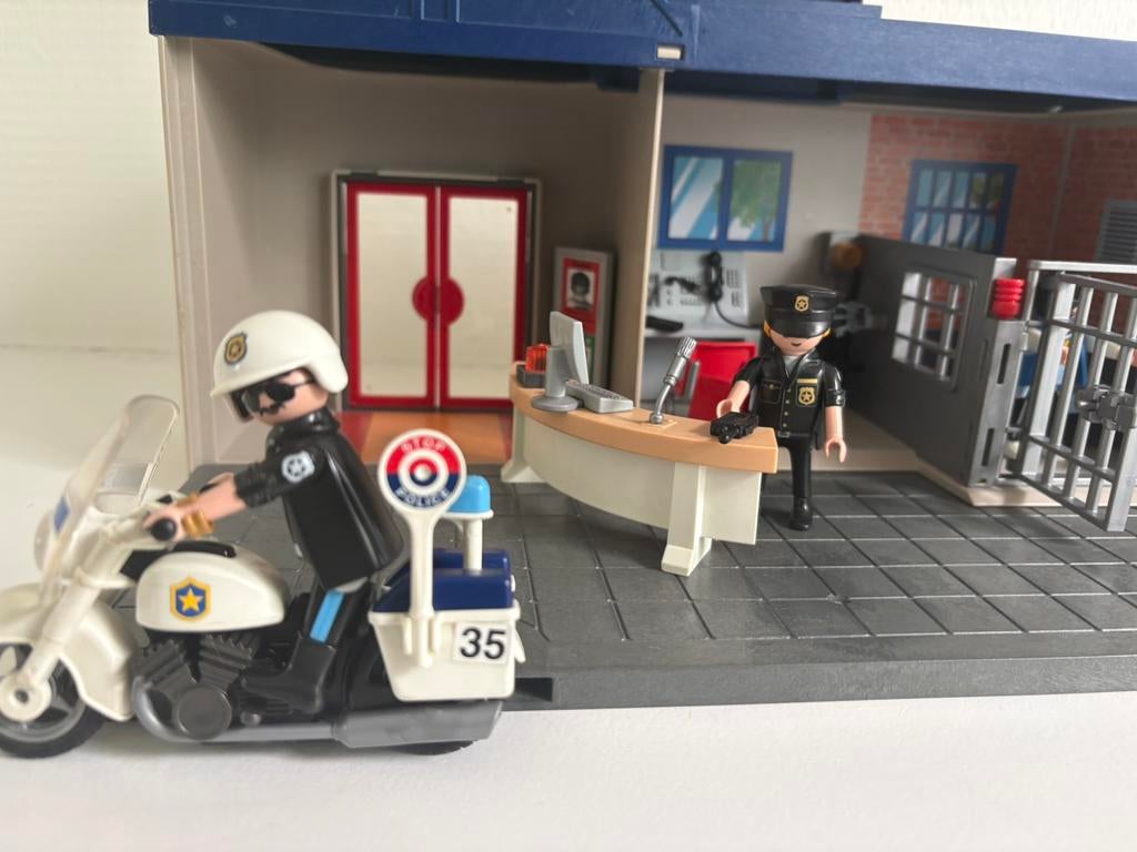 Playmobil 5689: draagbaar politie bureau, Kinderen en Baby's, Speelgoed | Playmobil, Ophalen, Gebruikt