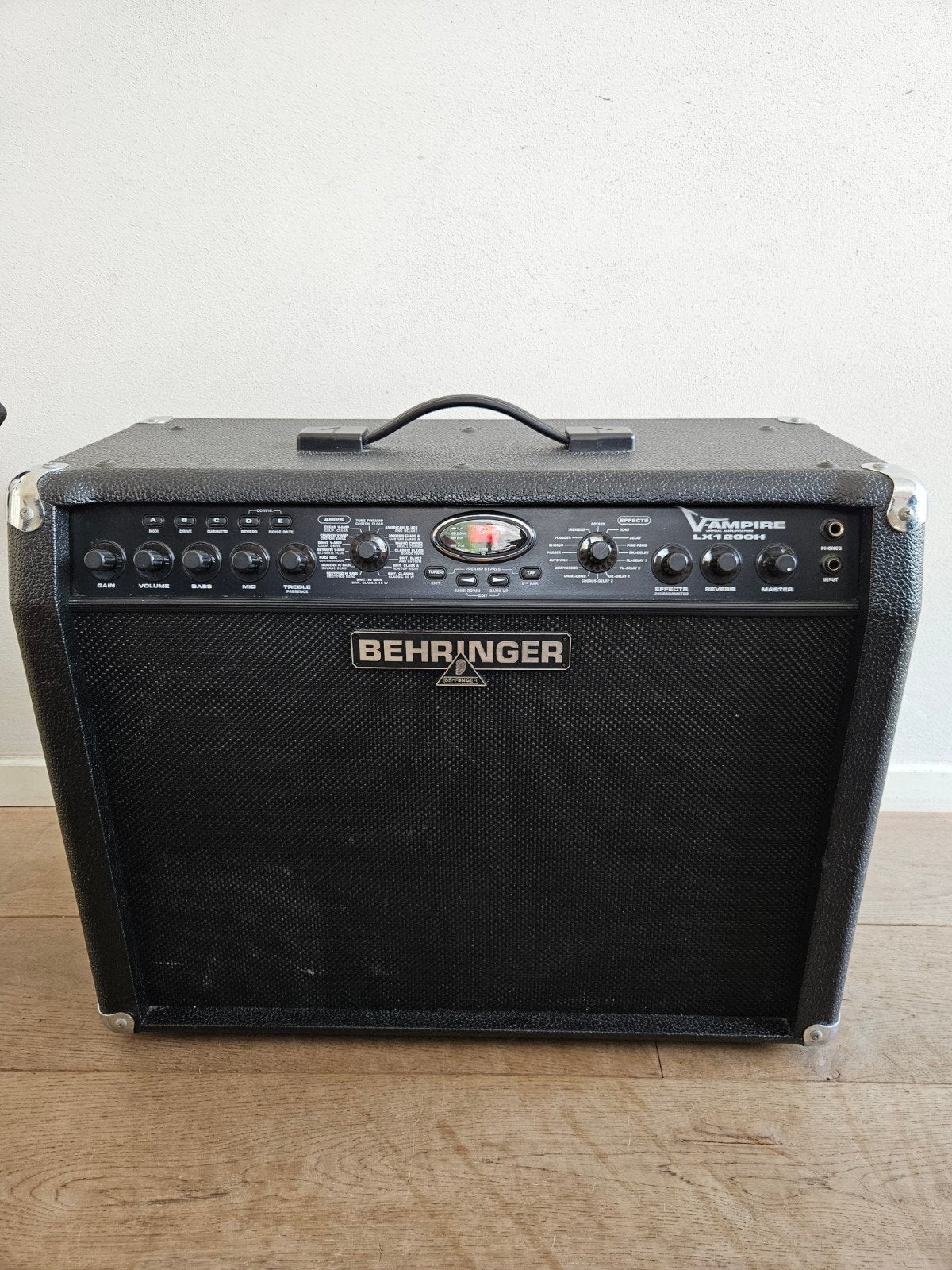 Behringer V-Ampire LX1200H Gitaarversterker, Ophalen of Verzenden, Gebruikt, 100 watt of meer