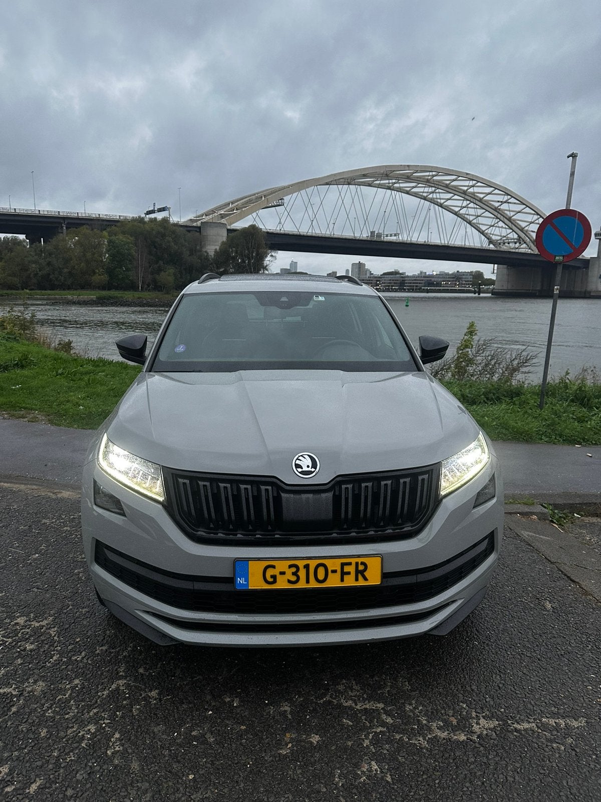 Skoda Kodiaq 1.5 TSI Greentech ACT 150pk Dsg-7 2019 Grijs, Auto's, 4 cilinders, 1481 kg, Origineel Nederlands, Dealer onderhouden