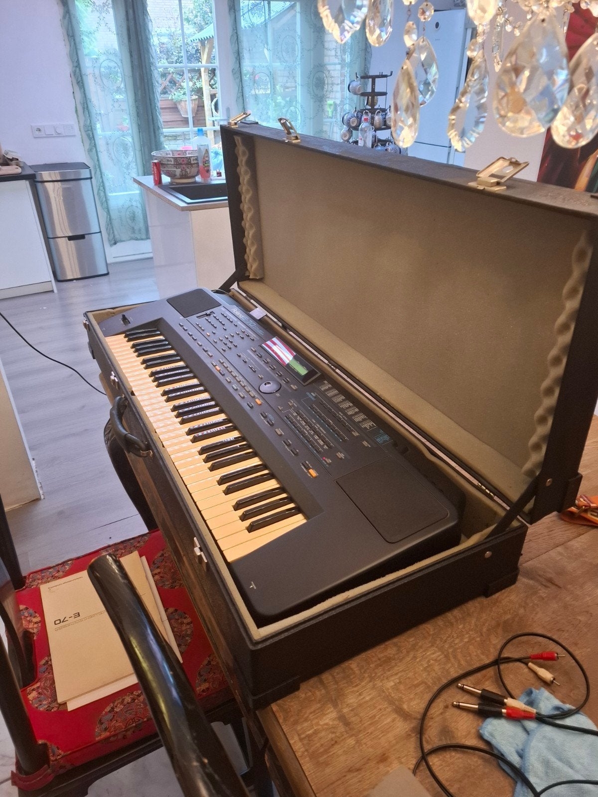 roland E-70 in koffer met hk speaker, Ophalen, 61 toetsen, Roland