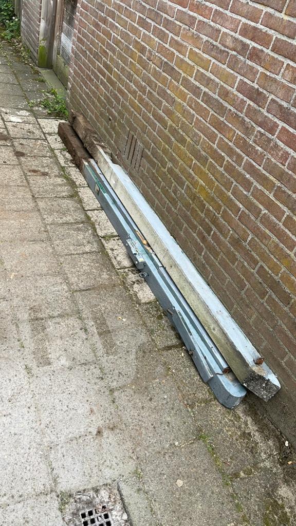 €25 toe als je dit graag wilt hebben., Tuin en Terras, Ophalen, IJzer, 200 cm of meer, Draaipoort