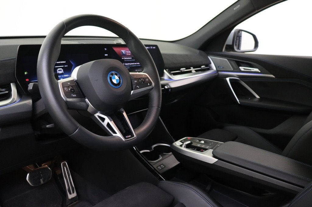 BMW iX2 eDrive20 M Sport / Sportstoelen / Achteruitrijcamera, Auto's, BMW, 478 km, Met garantie (alle), 24 min, Origineel Nederlands