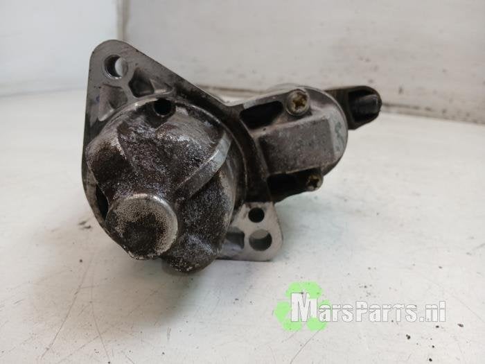 Startmotor van een Nissan Pixo