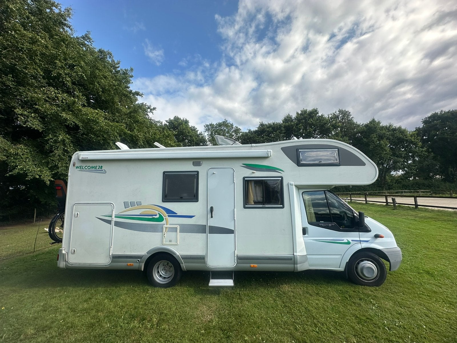 Vakantieklaar: Chausson 4p alkoof camper met grote garage., Caravans en Kamperen, Campers, Particulier, tot en met 4, Alkoof, Chausson