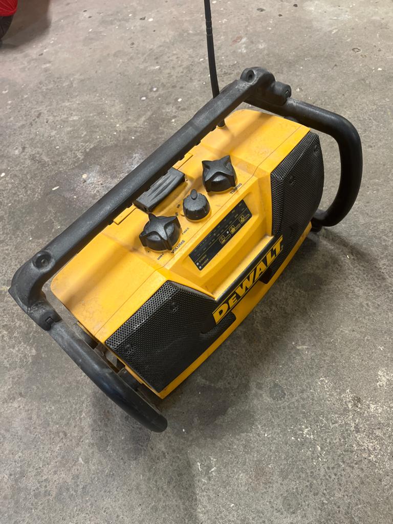 DeWalt Bouwradio - Robuust en Betrouwbaar, Ophalen of Verzenden, Gebruikt, Bouwradio
