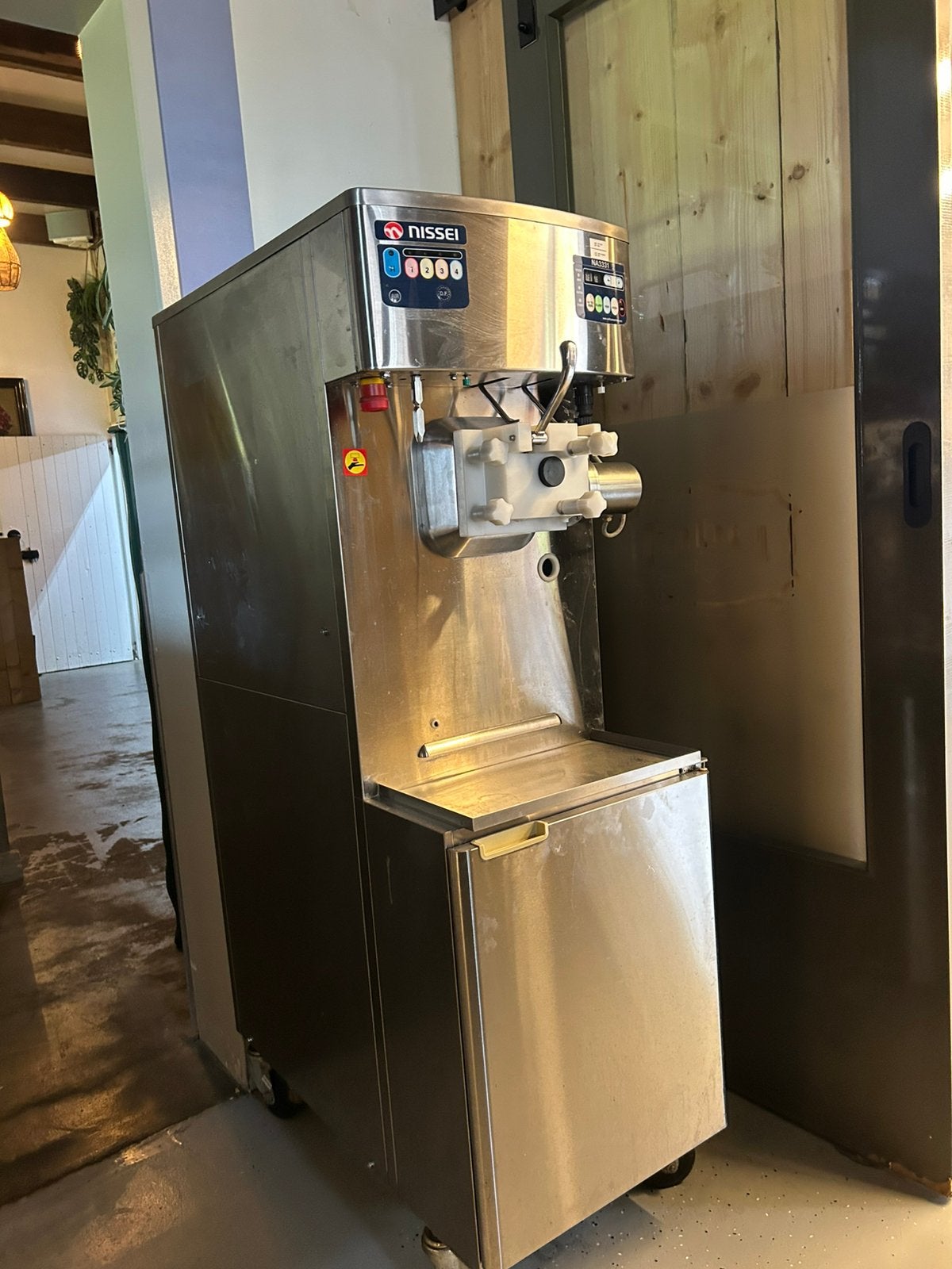 Nissei Softijsmachine NA3331, Ophalen, Koelen en Vriezen