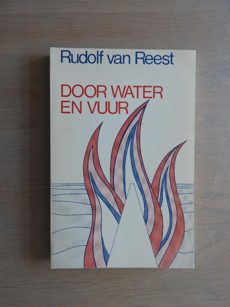 Rudolf van Reest - Door water en vuur - Bezettingstijd, Boeken, Ophalen of Verzenden, Tweede Wereldoorlog, Zo goed als nieuw, Overige onderwerpen