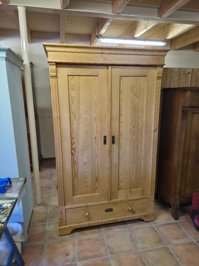 Prachtige Antieke Grenen Kast met Lade en Planken.