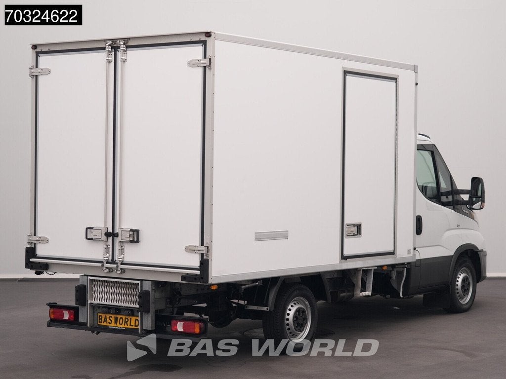 Iveco Daily 35S16 Automaat Koelwagen Vriezer Zijdeur Achterd, Auto's, Automaat, Stof, Gebruikt, Euro 6