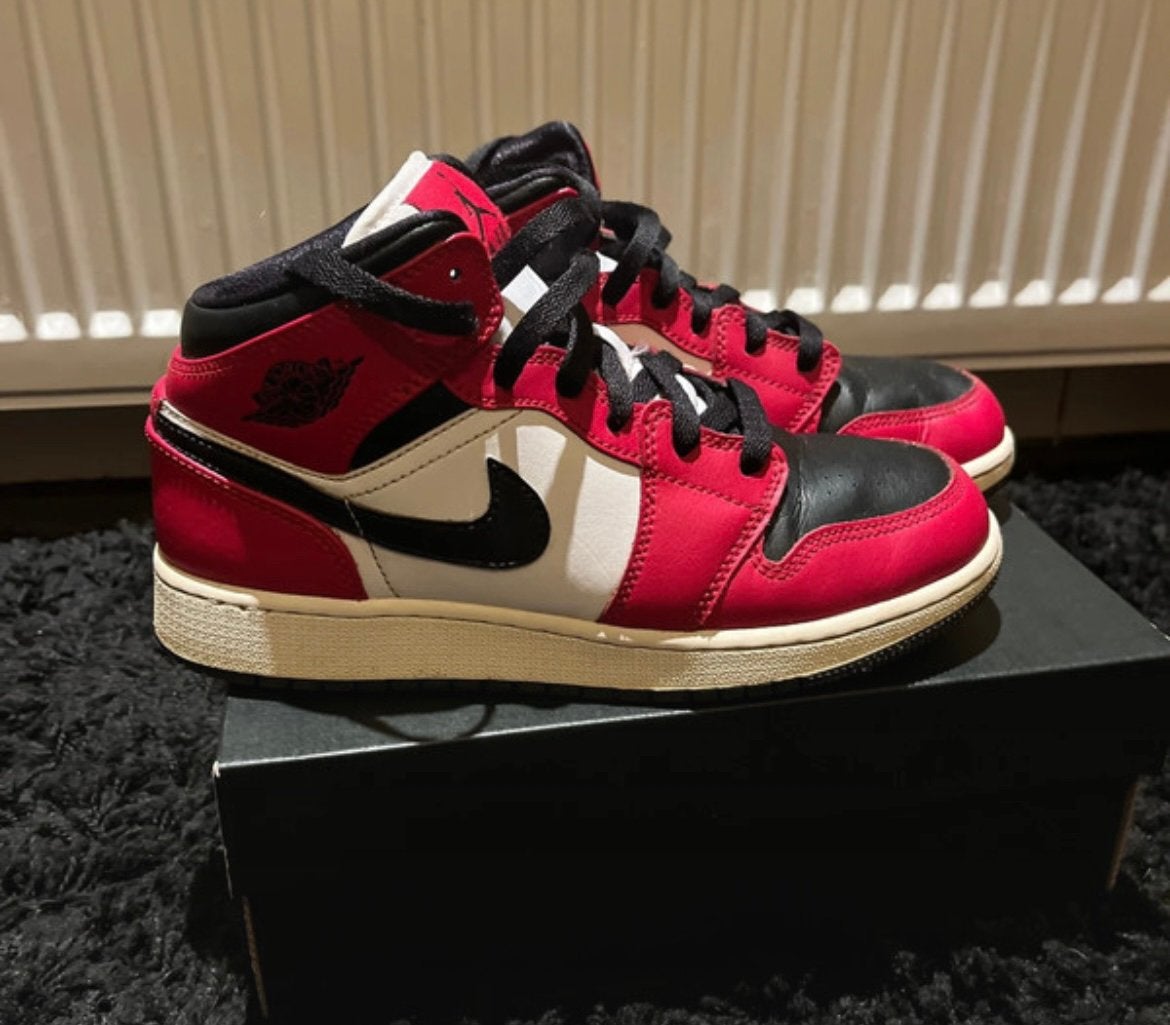 Nike Jordan maat 37,5, Ophalen of Verzenden, Gedragen, Rood, Sneakers of Gympen