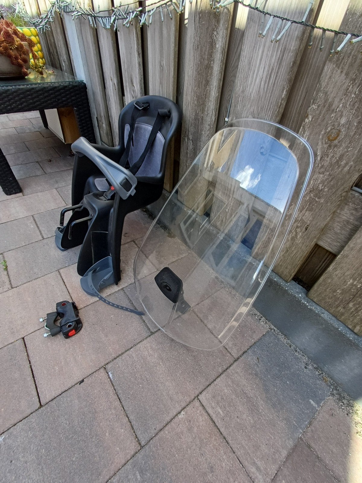 fietsstoeltje voorop + scherm + beugel, Ophalen