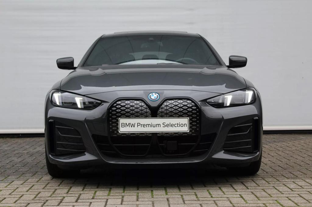 BMW i4 eDrive40 Gran Coupé M Sport / Schuif-kanteldak / Ach, 81 kWh, Achterwielaandrijving, Zwart, Met garantie (alle)