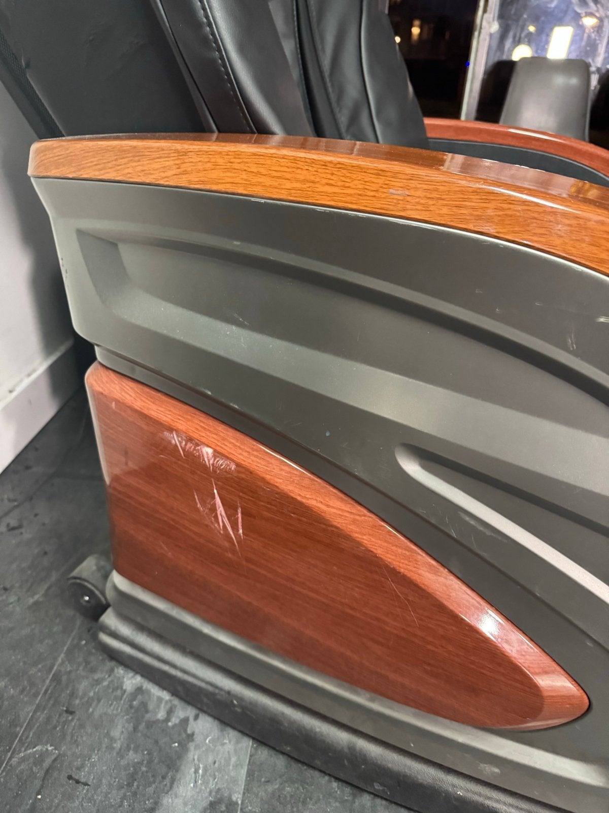 Gebruikte Massagestoel - Zwart Leer met Houten Details, Huis en Inrichting, Ophalen, Gebruikt, Zwart, Leer