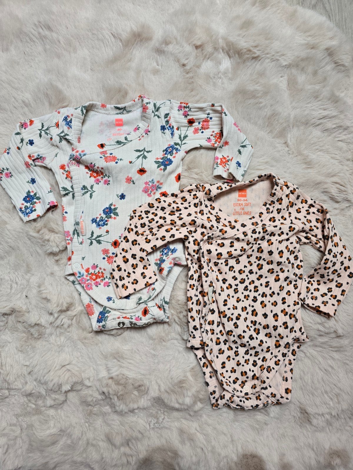 2x Wikkelromper Meegroeiromper Hema Bamboo 50 56 leopard, Nacht- of Onderkleding, Gebruikt, Meisje, Ophalen of Verzenden