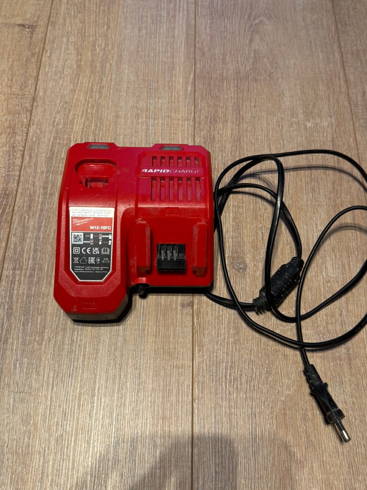 Milwaukee M12-18FC Rapid Charger + M12 2.0Ah Accu, Ophalen of Verzenden, Zo goed als nieuw