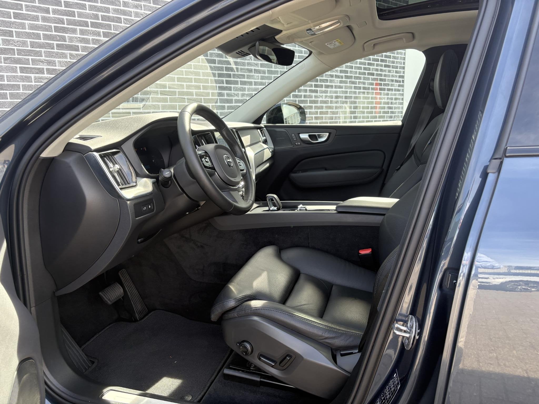 Volvo XC60 2.0 T6 Plug-in Hybrid AWD Plus Dark | PHEV Long R, Gebruikt, Euro 6, 4 cilinders, 180 min