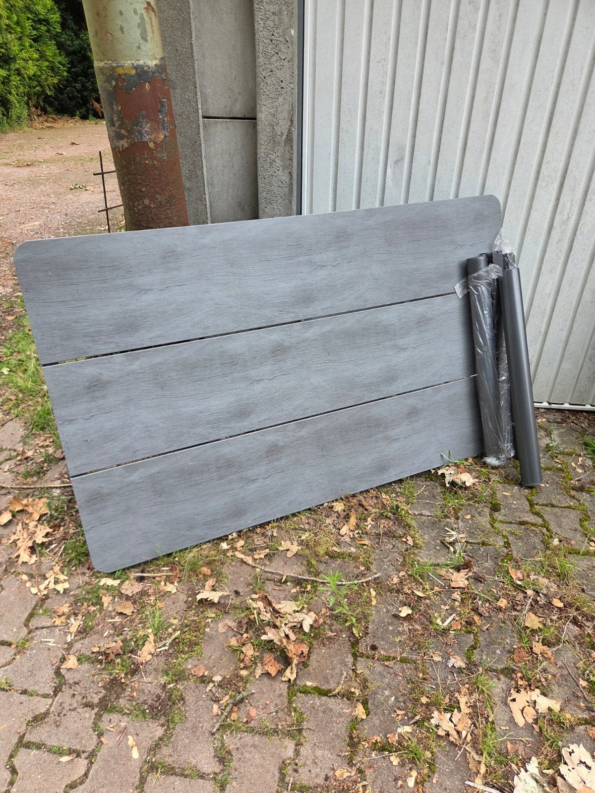 Grijze tuintafelblad met poten, Ophalen, Rechthoekig, Kunststof