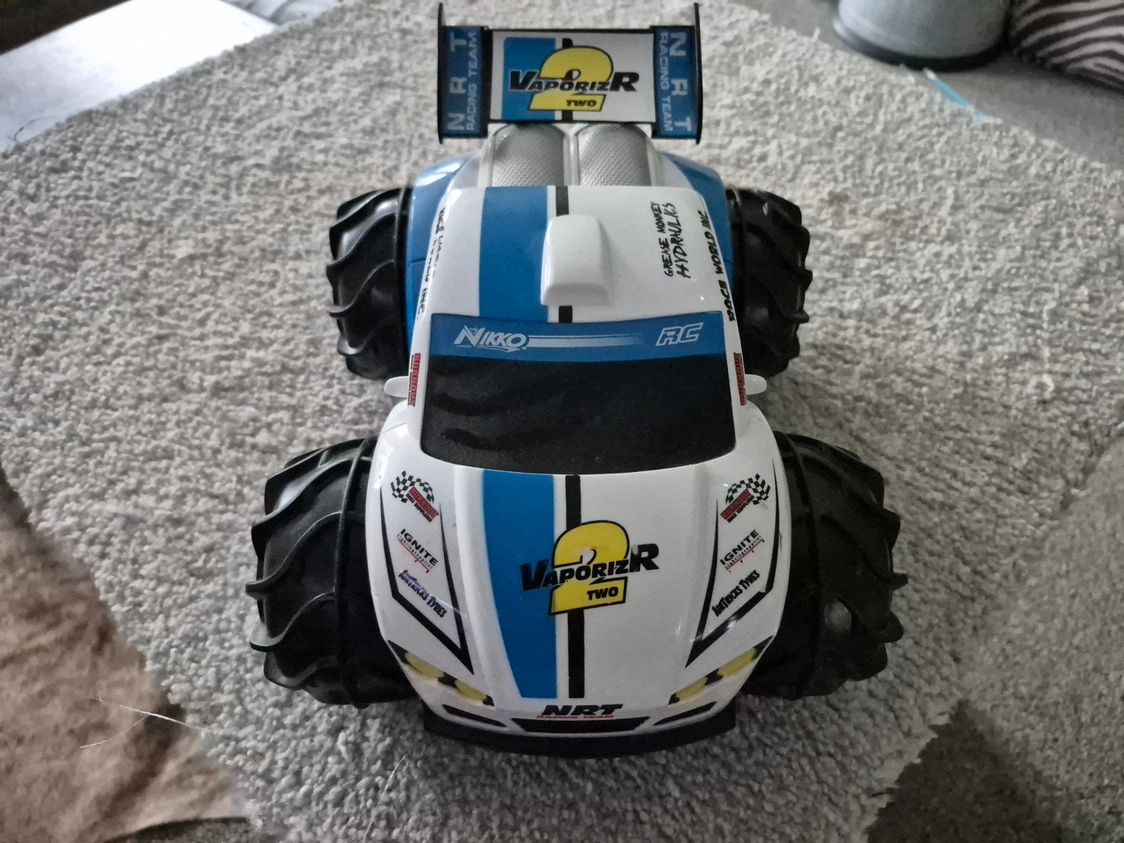 Nikko Vaporizr 2 RC auto - Wit/Blauw, Hobby en Vrije tijd, Modelbouw | Radiografisch | Auto's, Gebruikt, Auto offroad, Elektro