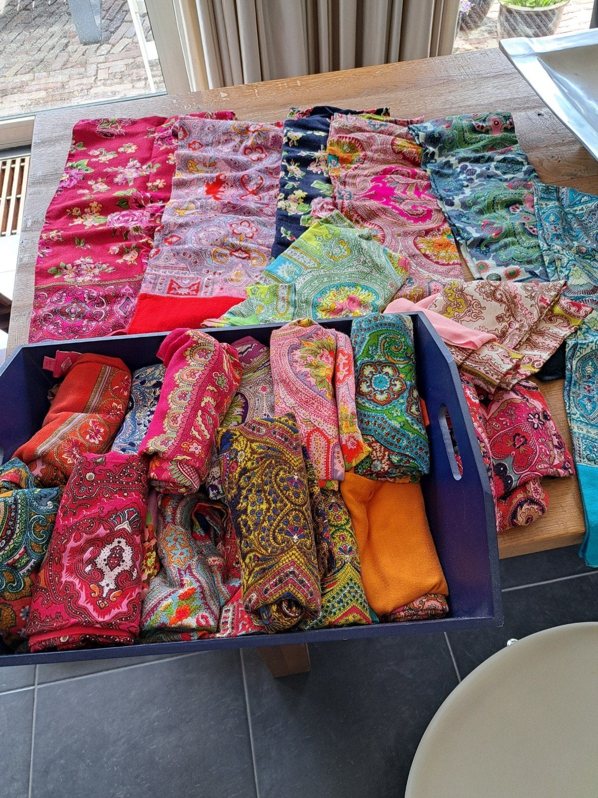 Oilily lange sjaals, Ophalen of Verzenden, Zo goed als nieuw, Maat 46/48 (XL) of groter, Sjaal