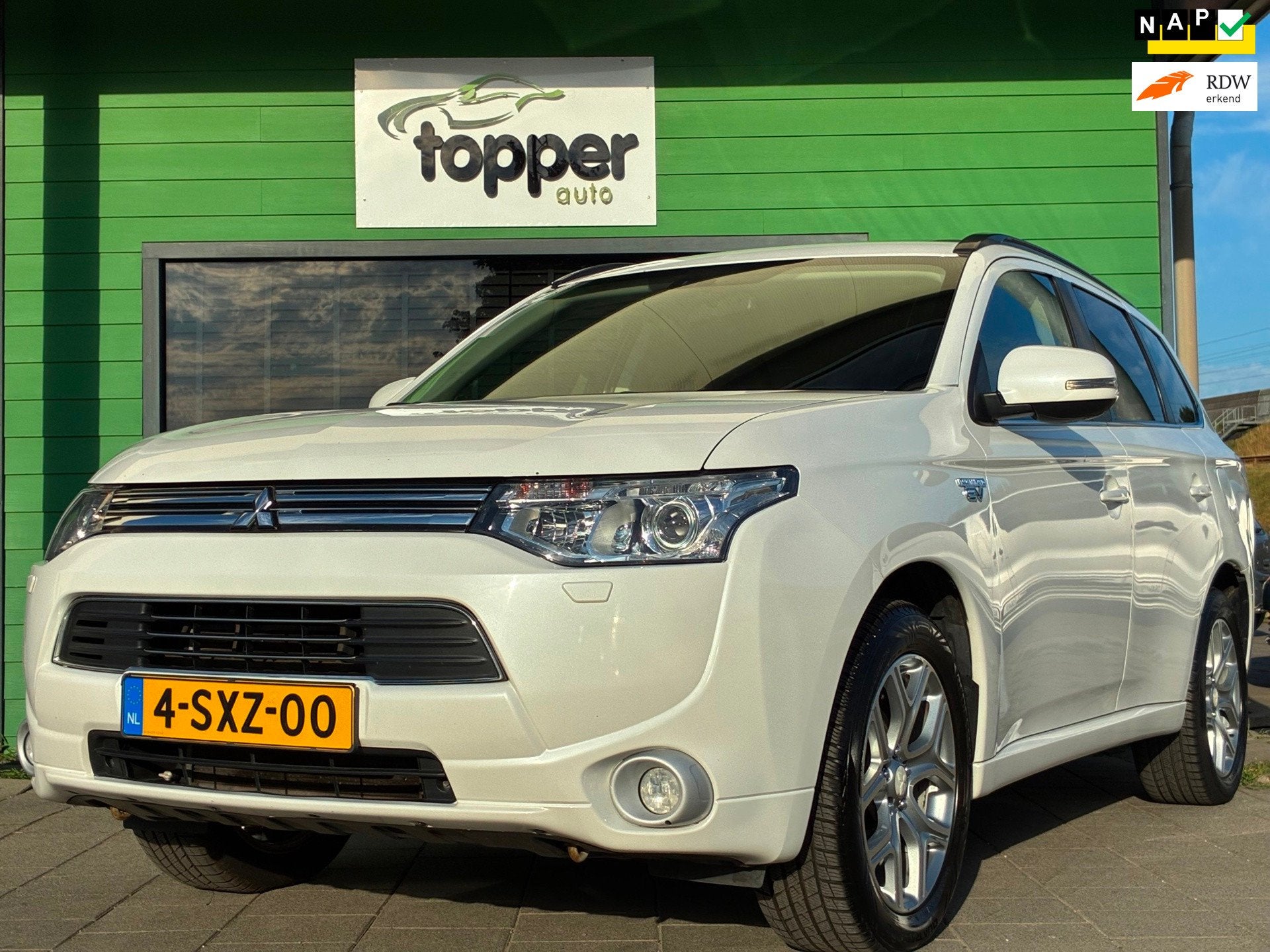Mitsubishi Outlander 2.0 PHEV Instyle|2e Eigenaar|Panoramada, Auto's, Zwart, 4 cilinders, Wit, Vierwielaandrijving
