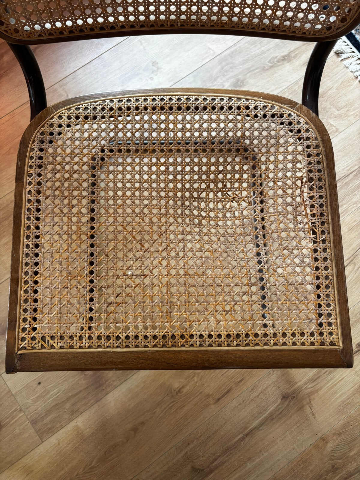 Thonet stoel met beschadigd riet, Ophalen