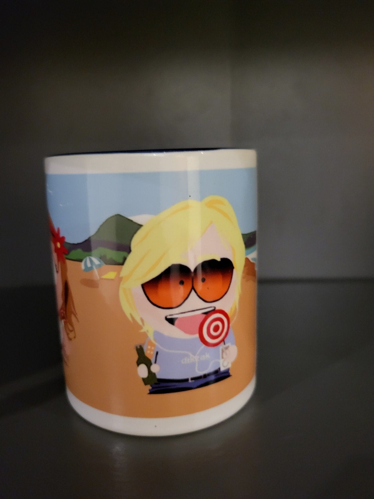 South Park mok met Kenny op het strand, Huis en Inrichting, Ophalen of Verzenden, Steen/keramiek, Meerkleurig, Overige merken