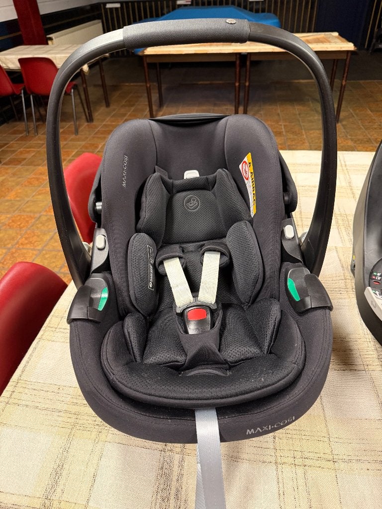 Maxi cosi met base, Gebruikt, Verstelbare rugleuning, Ophalen of Verzenden, Isofix