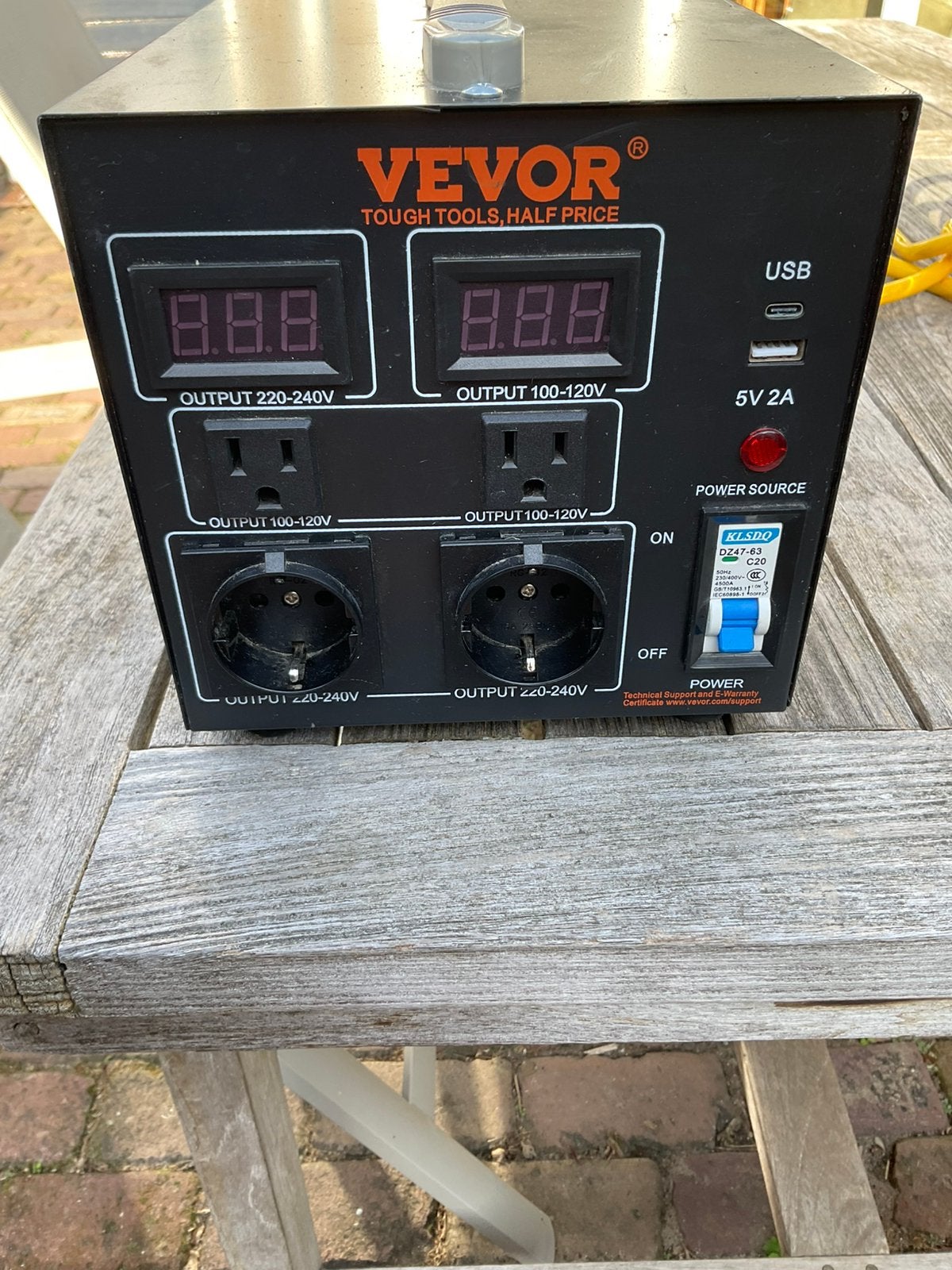 Te Koop: convertor/omvormer van 110V naar 220V of andersom, Hobby en Vrije tijd, Ophalen, Zo goed als nieuw