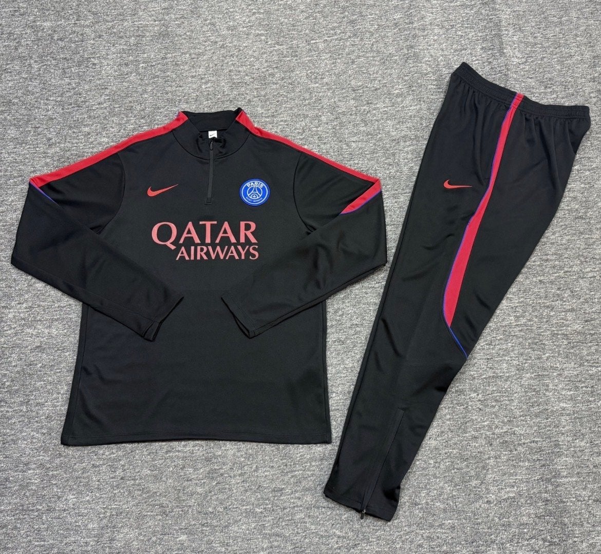 PSG Trainingspak Zwart Rood - Nike Qatar Airways, Maat 52/54 (L), Zwart, Nieuw, Ophalen of Verzenden