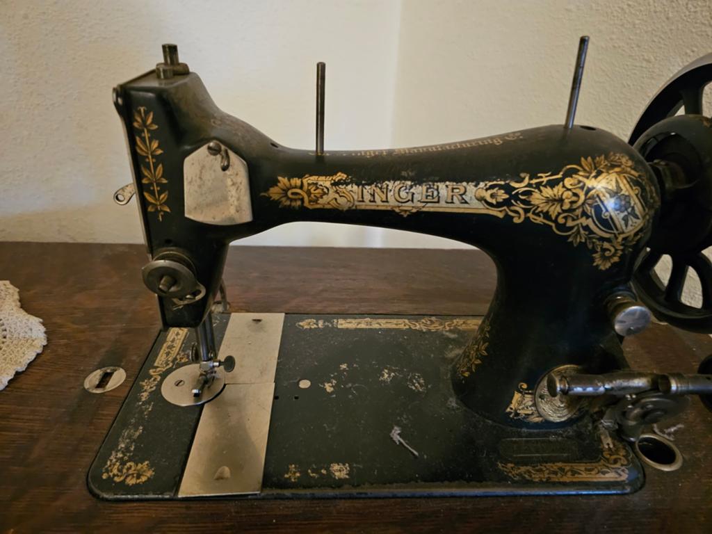 Antieke Singer Naaimachine met Onderstel - Decoratief, Ophalen of Verzenden