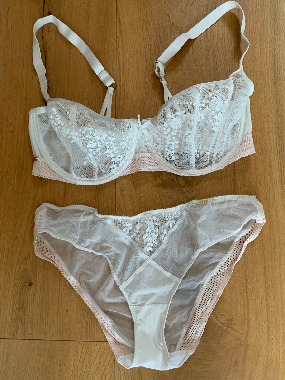 Chantelle Lingerie Set - Wit met Roze Details, Verzenden, Wit, Setje