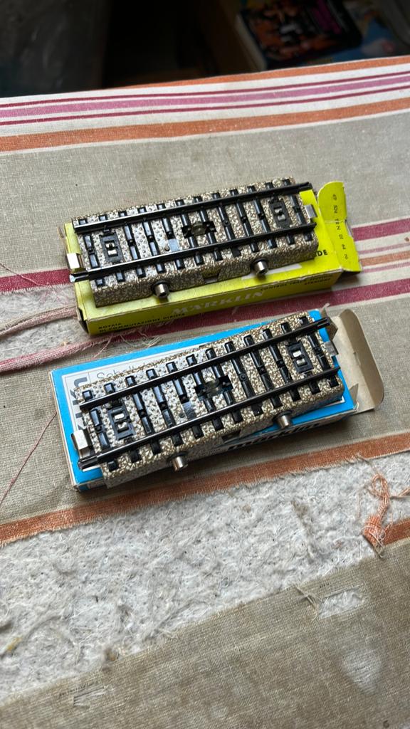 Te koop recht schakelrail van marklin 5146, Wisselstroom, Rails, Ophalen of Verzenden, Zo goed als nieuw