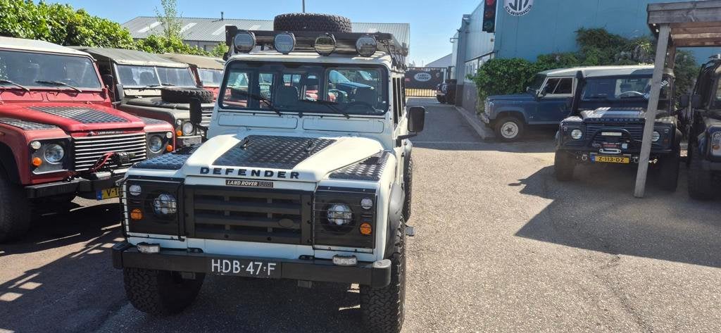 Land Rover DEFENDER 300TDi automaat 110" Stationwag., Auto's, Land Rover, Automaat, Gebruikt, 4 cilinders, 2495 cc