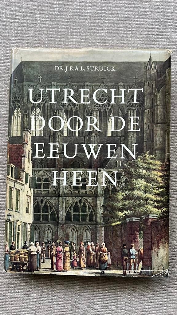 UTRECHT DOOR DE EEUWEN HEEN, Dr. J. E. A. L. Struick 1968, Ophalen of Verzenden, Gelezen, Architectuur algemeen
