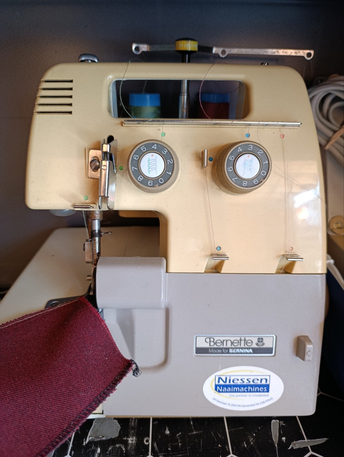 Bernette van Bernina lockmachine - Perfect voor naaiwerk, Hobby en Vrije tijd, Naaimachines en Toebehoren, Ophalen of Verzenden