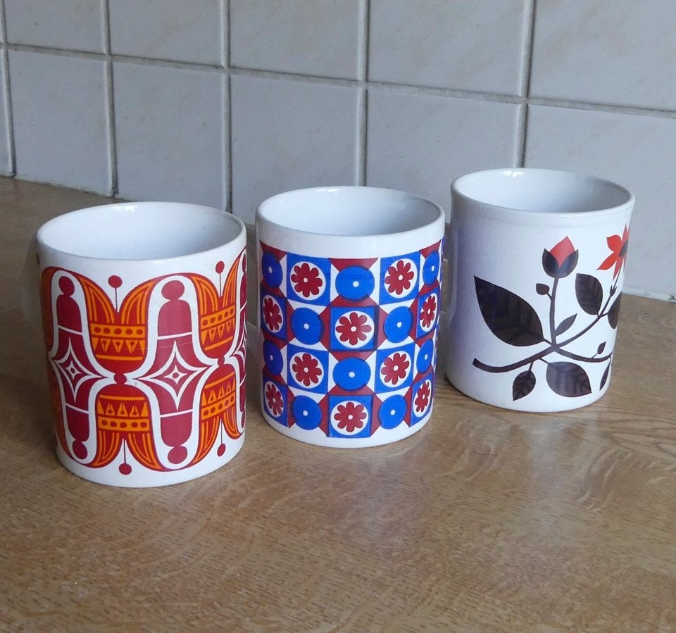 Staffordshire Potteries vintage bekers mokken grote print, Huis en Inrichting, Keuken | Servies, Gebruikt, Overige stijlen, Aardewerk