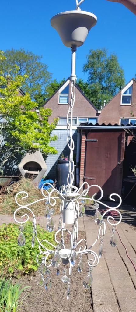 Witte kroonluchter met kristallen, Ophalen, Gebruikt, 50 tot 75 cm, Glas