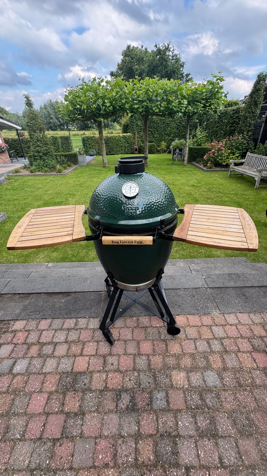Big Green Egg Large met onderstel en zijtafels, Tuin en Terras, Houtskoolbarbecues, Ophalen, Gebruikt, Big Green Egg (origineel)