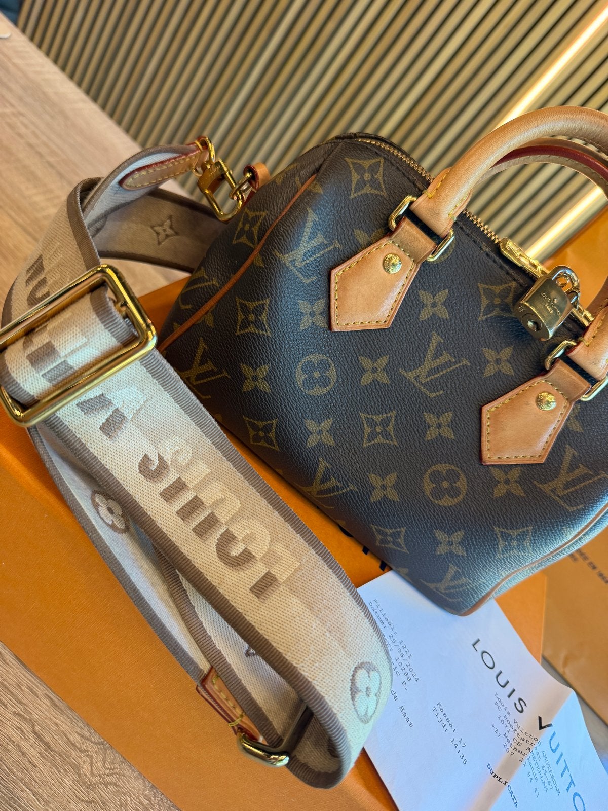 Louis Vuitton Speedy Bandoulière 20 Monogram van 06/2024, Lv lv, Bruin, Overige typen, Ophalen of Verzenden