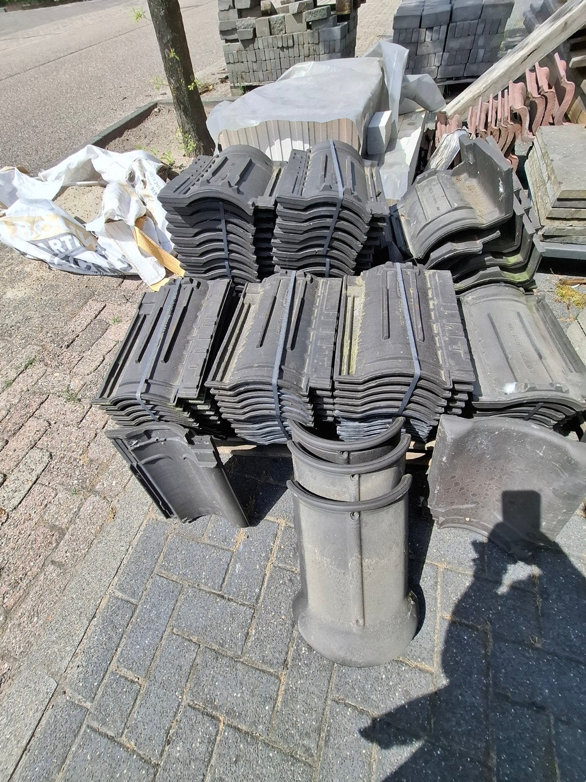Nieuwe dakpannen, blauw gesmoord, diverse types, Ophalen, Steen of Klei, 15 m² of meer, Dakpannen