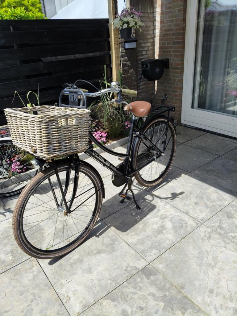 Zwarte damesfiets met mand - Gebruikt, Fietsen en Brommers, Fietsen | Dames | Damesfietsen, Ophalen, Gebruikt, Overige merken