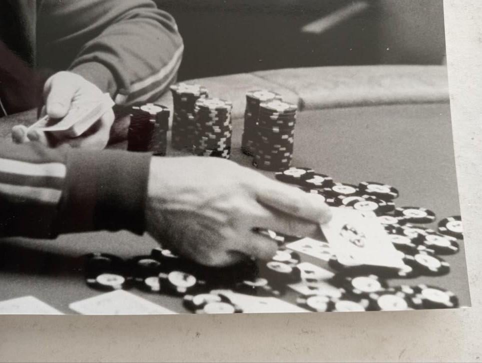 Filmfoto van man aan pokertafel Rounders, Gebruikt, 1980 tot heden, Foto, Ophalen of Verzenden