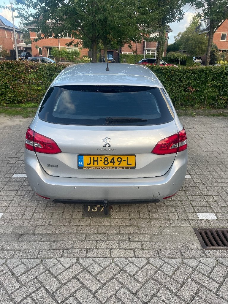 Foto 4 van Peugeot 308 1.2 E-thp 130pk 2015 Grijs