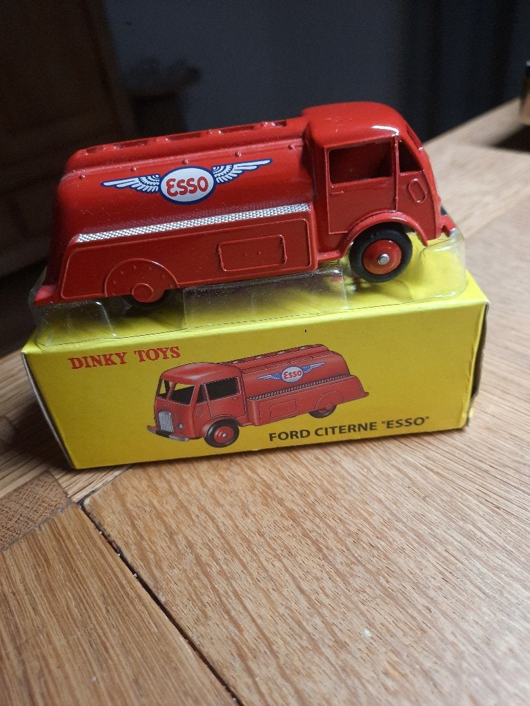 Dinky Toys Ford Citerne "Esso" - Nieuw in doos, Ophalen of Verzenden, Nieuw, Auto, Dinky Toys