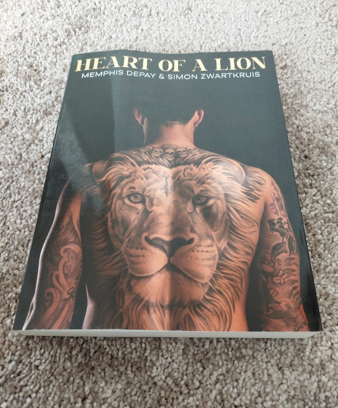 Heart of a Lion - Memphis Depay & Simon Zwartkruis, Ophalen of Verzenden, Zo goed als nieuw, Memphis Depay & Simon Zwartkruis